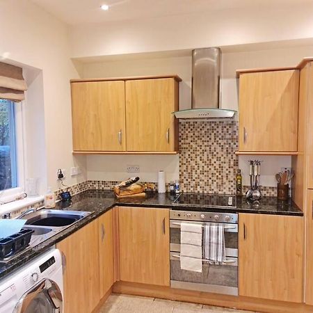Comfortable 2 Bed Townhouse. Near To Amenities. Apartment Beith Exterior foto