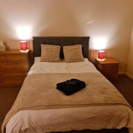 Comfortable 2 Bed Townhouse. Near To Amenities. Apartment Beith Exterior foto
