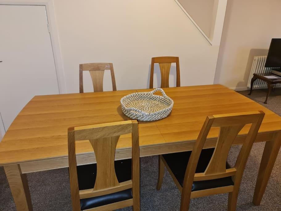 Comfortable 2 Bed Townhouse. Near To Amenities. Apartment Beith Exterior foto