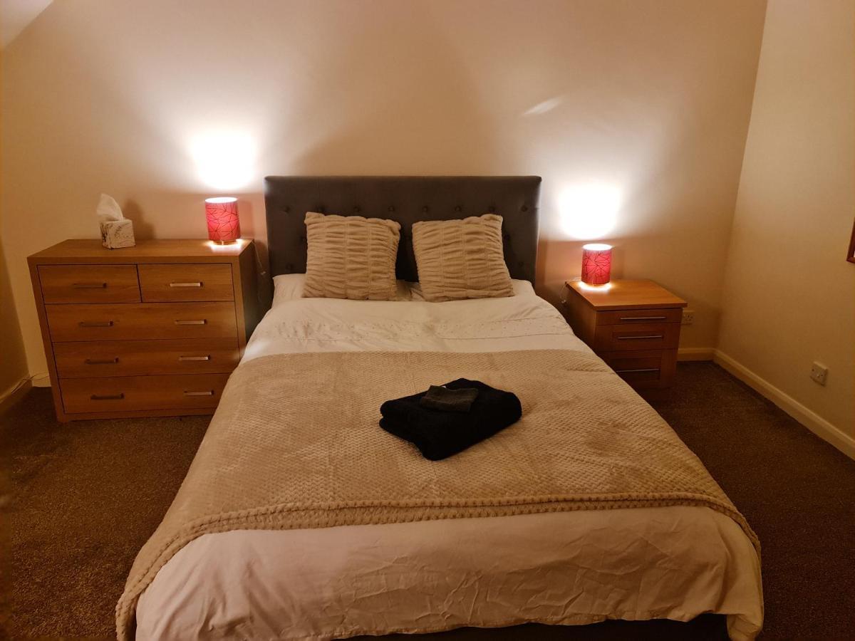 Comfortable 2 Bed Townhouse. Near To Amenities. Apartment Beith Exterior foto