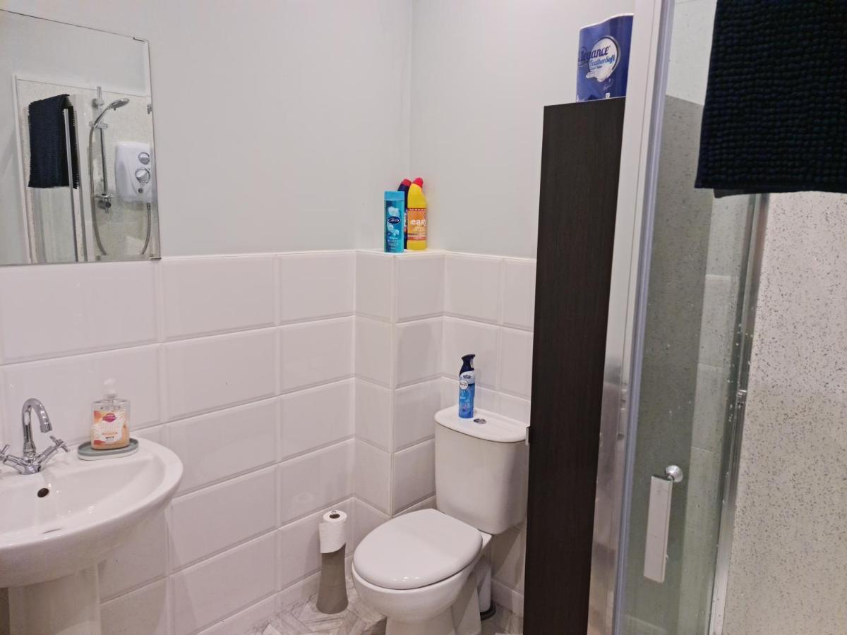 Comfortable 2 Bed Townhouse. Near To Amenities. Apartment Beith Exterior foto